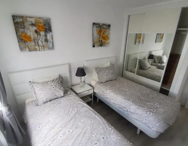 Atlantic View 2b 2 Bedroom Ground Floor, Complex Featured On A Place In The Sun Puerto del Carmen